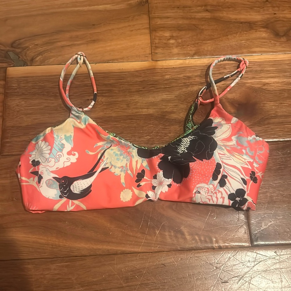 Reversible visual mood swim top